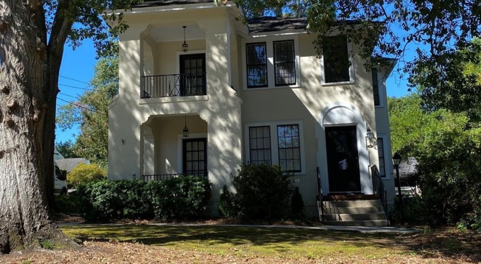 Upstairs unit, located in Summerville area! 