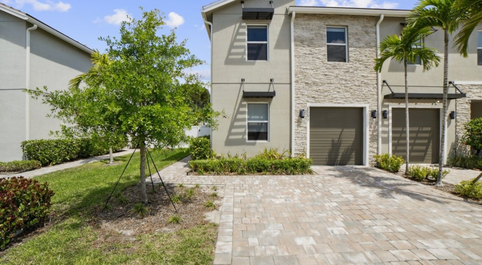 4 Bedroom Townhome in Lake Worth