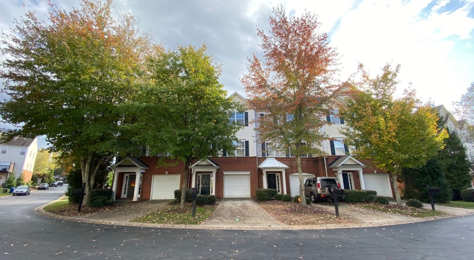 Greenville - Annacey Park - 3 BR/3.5 BA Townhome Located Off Laurens Rd, Conveniently Located Near I-85 and Downtown! 