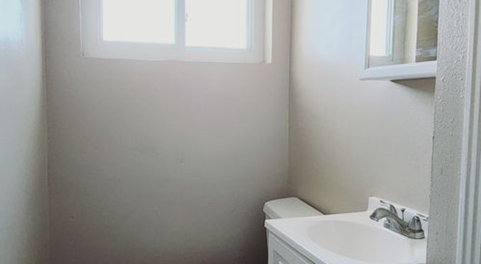 Adorable 3 bedroom 1.5 Bathroom Home in Central/East El Paso!