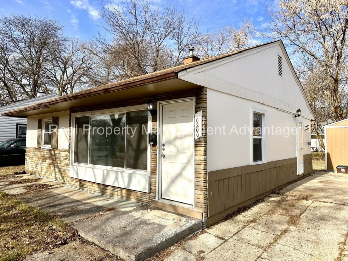 Walk to Downtown Ferndale from this Mid-Century Modern Home!