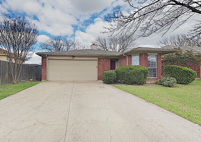 Houses Near Charming 3 bedroom home in Mansfield ISD. 