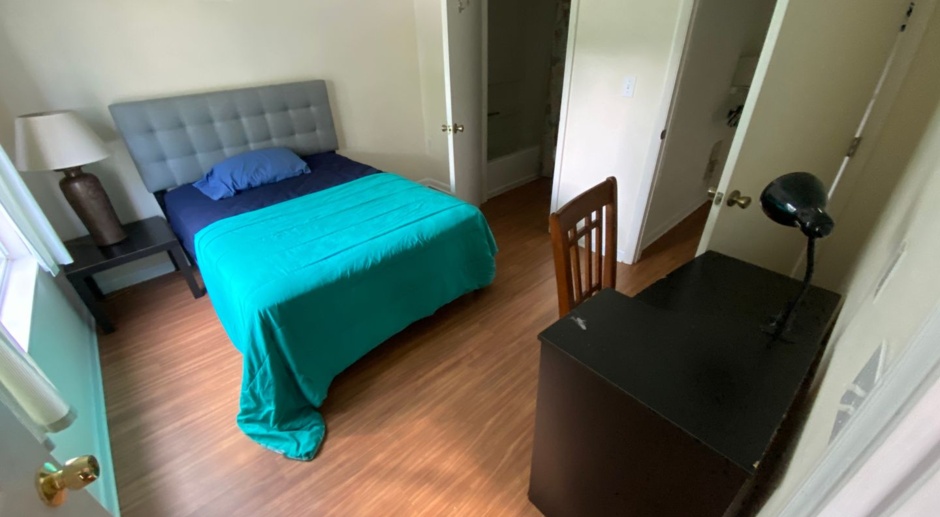 Room in 4 Bedroom Apartment at University Ct
