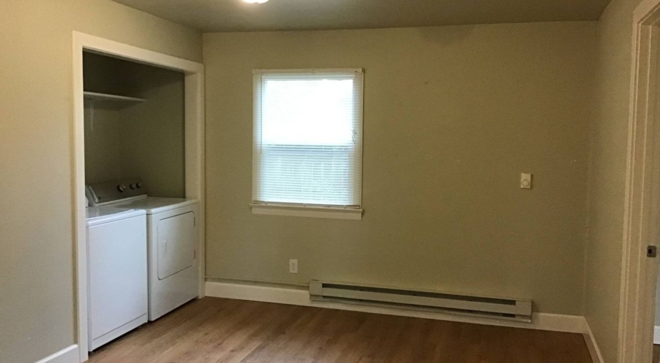 STUDENTS WELCOME! One-Bedroom Bungalow 1 Block from CSU!