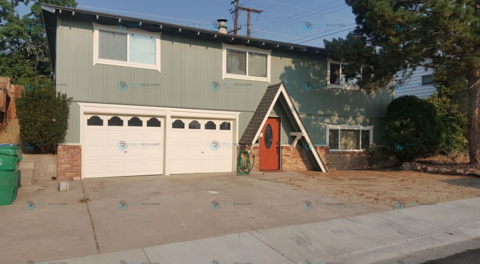 Perfect home in Reno with 2 car garage, back yard and large driveway!!