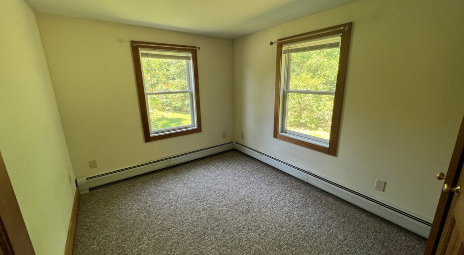 Well maintained, spacious University Student Rental- Room rental in a 4 bed/ 1 bath house