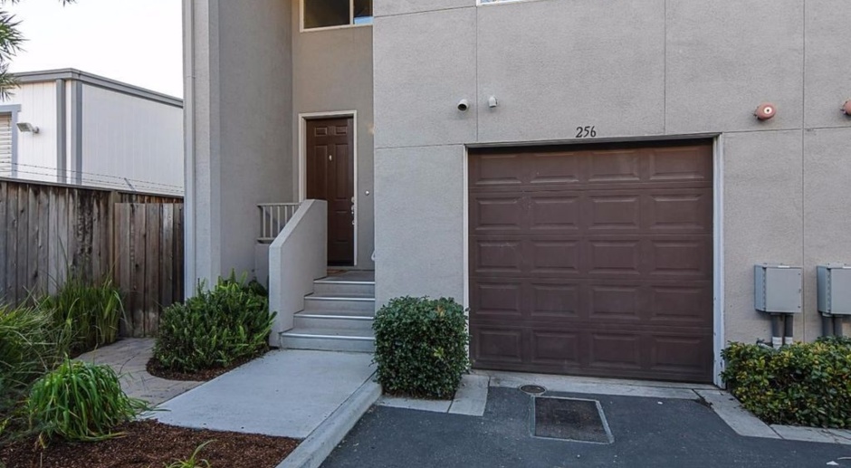 Spacious 3-Story Home, A/C, 3 Master Suites, Great Japantown Location!
