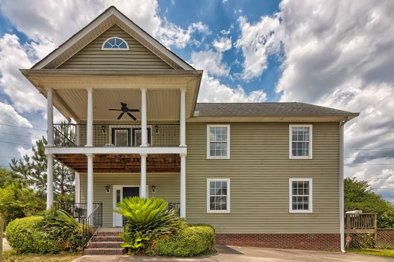 THE RIVER DISTRICT!! Beautiful home conveniently located minutes from Downtown Columbia, USC, Cayce and the Riverwalk!