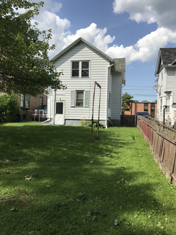 3 Bed/1.5 Bath House in East Rochester 