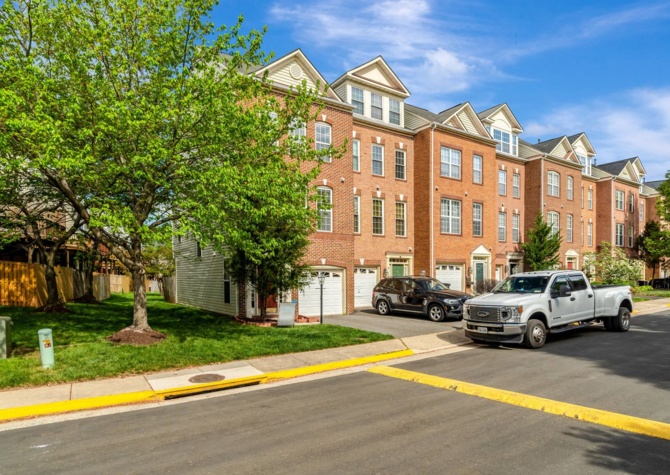 Houses Near Beautiful End Unit Townhome, close to Reston Town Center & Toll Road, very nice neighborhood, must see!