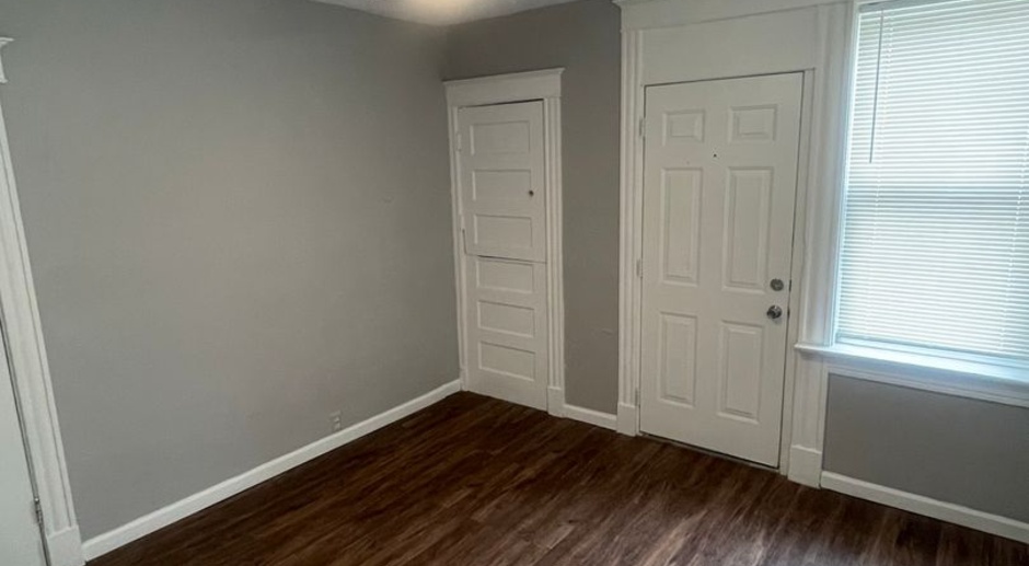 Updated One Bedroom Apartment with Washer/Dryer in Unit!