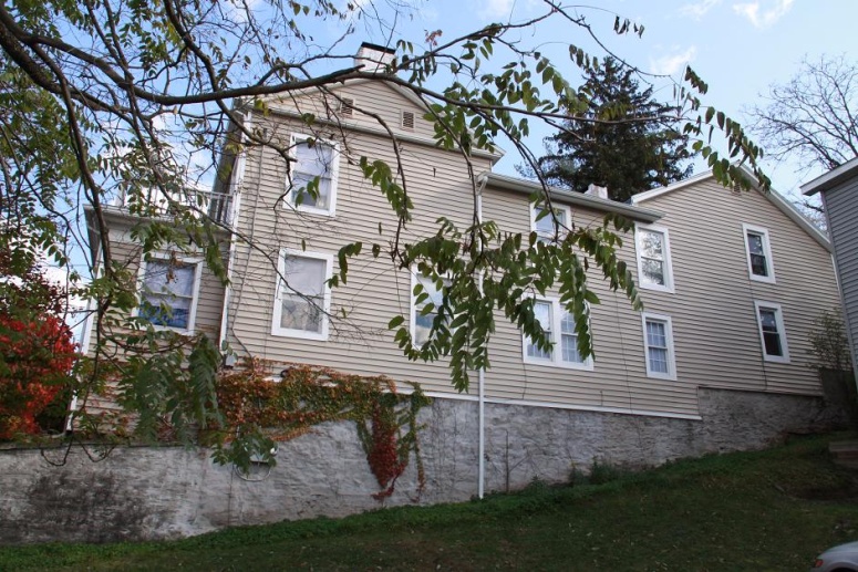 Six bedroom house - great location and plenty of excellent living space available Aug 2022- 1 block from Ithaca Commons