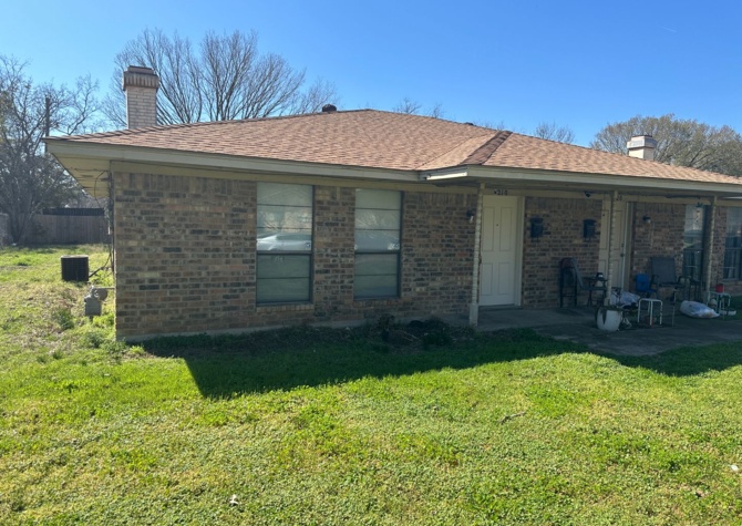 Houses Near REFRESHED HALF DUPLEX IN IRVING!!
