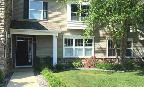 Houses Near Traverse City SPARKLING SPACIOUS TOWNHOME MINUTES FROM TOWN AND SHOPPING for Traverse City Students in Traverse City, MI