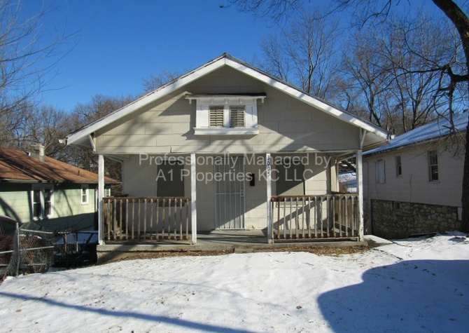 Houses Near 3005 Jackson Ave - CUTE 2 BEDROOM WITH OFF STREET PARKING!