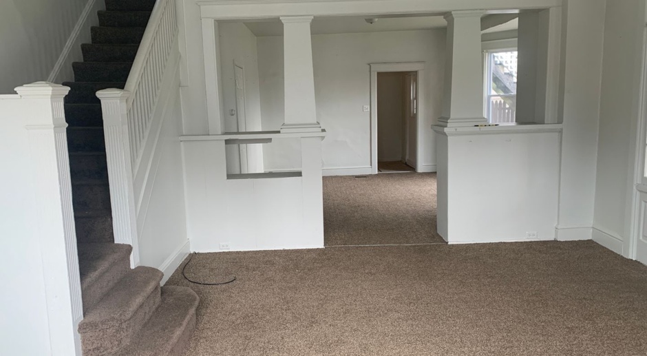 Spacious 2 Bedroom 2 Story Apartment with Wheelchair Lift-York City