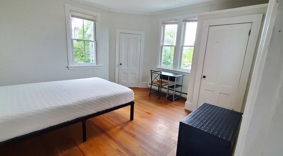 Co-Living - Sunny Room on 2nd Floor in 6 Bedroom 2 Bathroom Townhouse - All Utilities Included