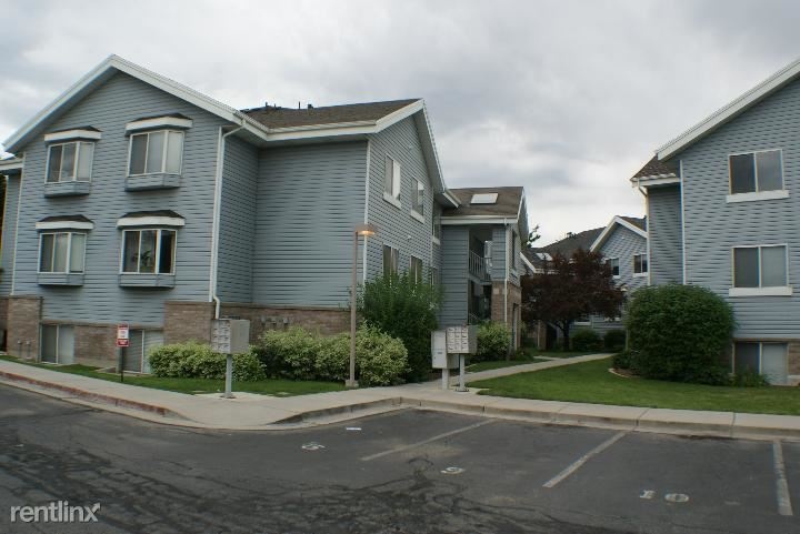 4 blocks from BYU/2 women contracts/private rooms