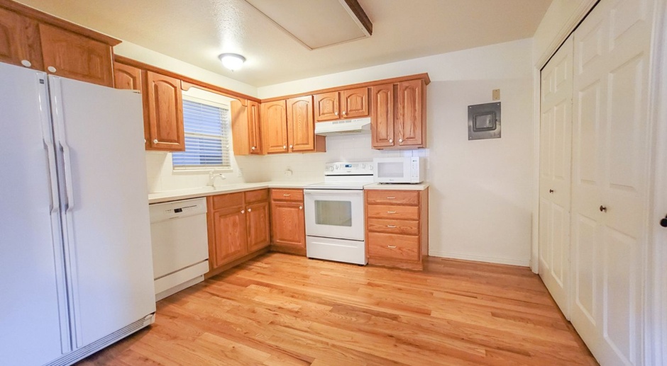 Partially Furnished 2 bedroom, 1 bathroom apartment next to Temple Square