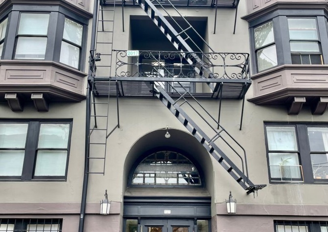 Apartments Near Studios in the heart of Nob Hill