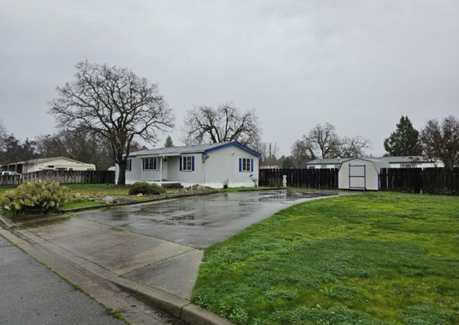 Houses Near Manufactured Home on .32 Acres 