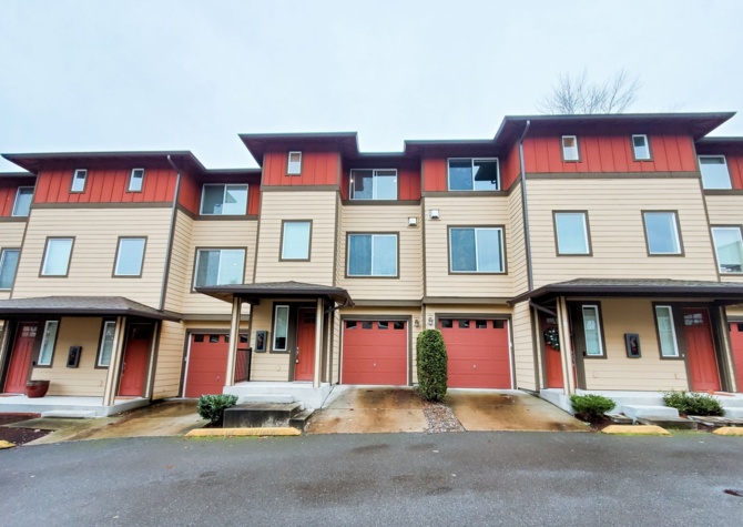 Houses Near Bothell Tri-Level Townhome With Double Master & Third Bedroom!