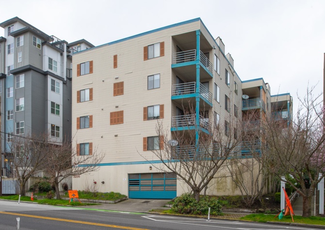 Houses Near 1 Bed 1 Bath Seattle Condo at an Excellent Community!