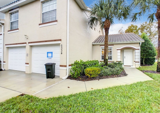 Houses Near Seasonal/short term only 2/2 ground floor condo with water view off SR-70 near I-75!