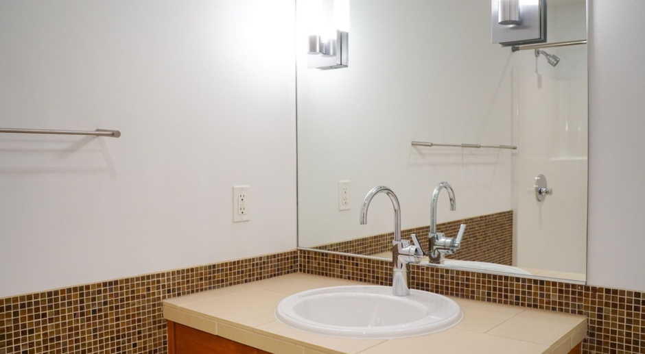 *Get $500 OFF!* 5th Floor 2 Bed 2 Bath With Balcony, Dishwasher & Laundry! 