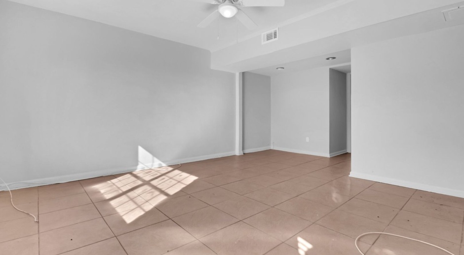 4 BR, 2 BATH townhouse in downtown Charleston, SC.