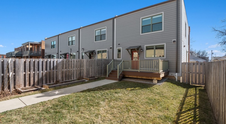 Newer 2 Story Townhome Available in Tower Grove/Forest Park area with 3 bed and 2.5 baths! 
