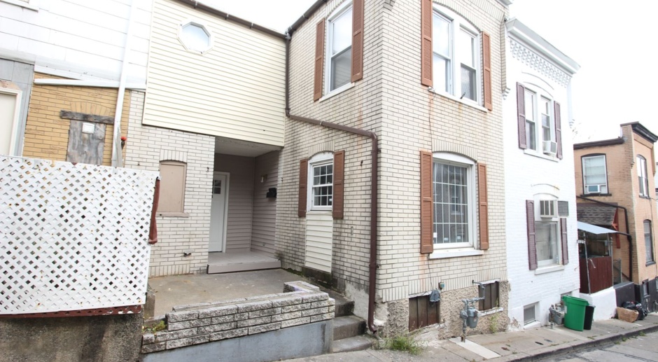 2 Bedroom with Bonus Room- Single Family in Allentown Available Now!