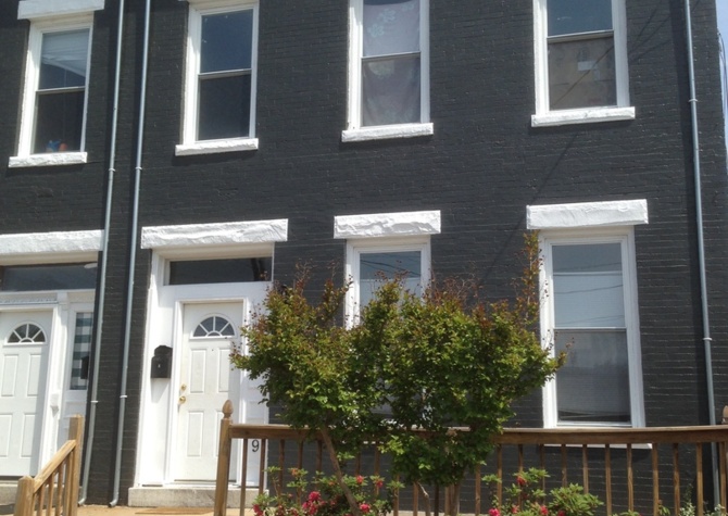 Houses Near SPACIOUS 4BR/2BA ROW HOUSE CLOSE TO VCU! 9 S ALLEN AVE Available in August