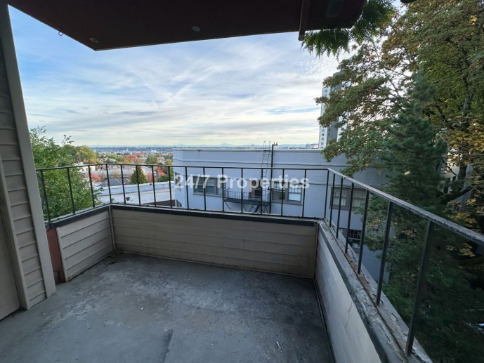 $400 OFF FIRST MONTH'S RENT! - 2BD I 2BA Apartment - Amazing Views!