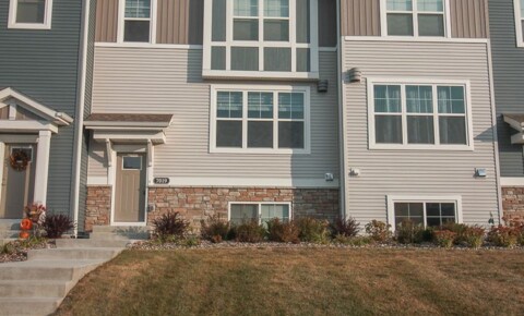 Houses Near Crown Fantastic 3 Bedroom Minnetrista Townhome! for Crown College Students in Saint Bonifacius, MN