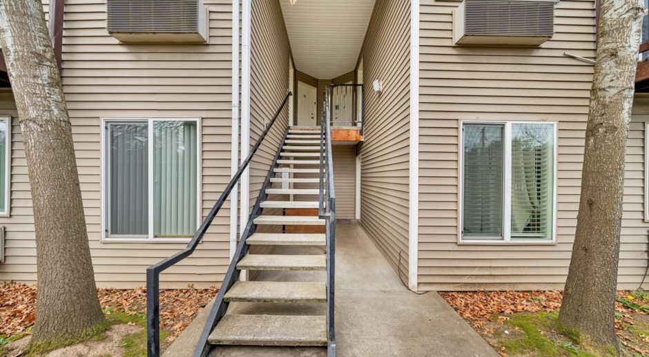 2 bedroom 1.5 bath Condo! Washer and Dryer in unit!!