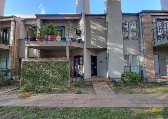 Houses Near BEAUTIFUL UPDATED 2 BEDROOM 2 BATH CONDO.  GREAT LOCATION!
