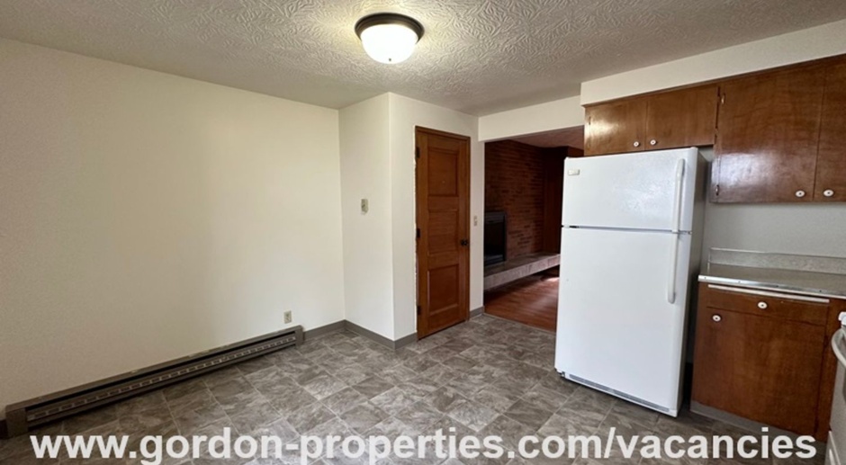 $1,295.00 - SE Cedar Ave - Single level 2 bedroom unit in duplex
