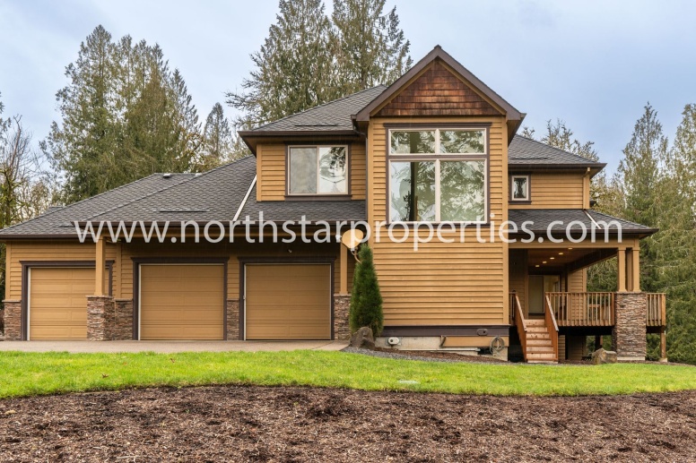 Gorgeous, Gated and Lake Front in Oregon City 