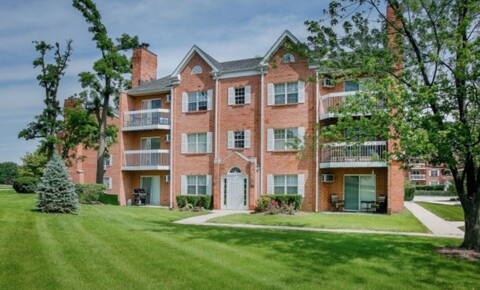 Apartments Near SOLEX College 220-248 S. Rush Street for SOLEX College Students in Wheeling, IL