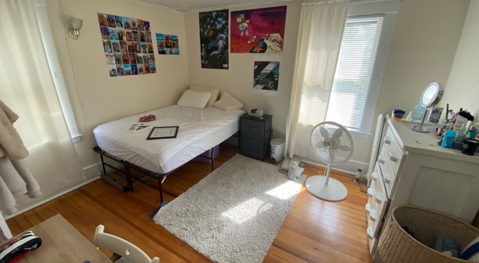 5 Bed Occupancy w/ Parking Available!