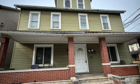 Apartments Near DeSales 1690 Newport Ave for DeSales University Students in Center Valley, PA