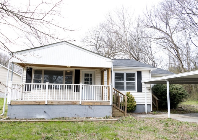Houses Near Say hello to your charming retreat in Rossville, GA! 