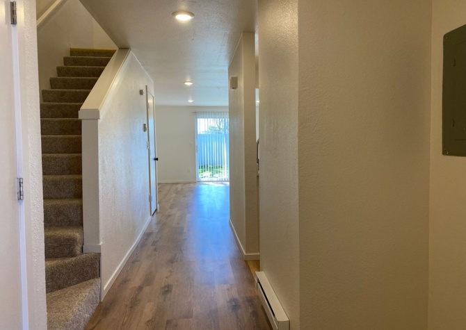 Houses Near Remodeled 2 bed, 1.5 bath townhome in Auburn with fireplace and attached garage!
