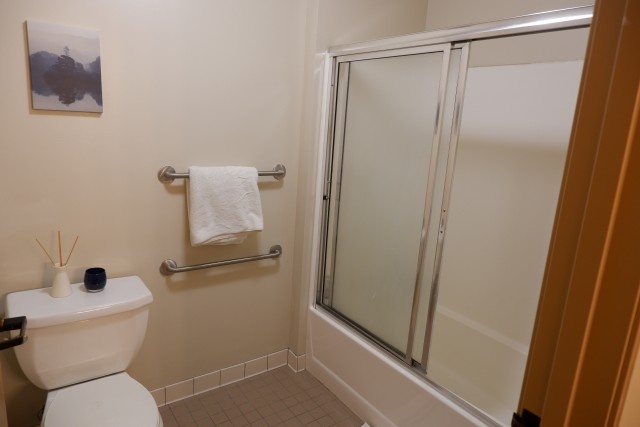 A Sunny Two Bedroom, One Bathroom Apartment near University of Minnesota