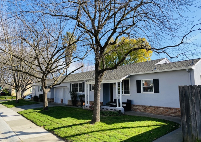 Houses Near 2 bedroom duplex in the heart of East Sac