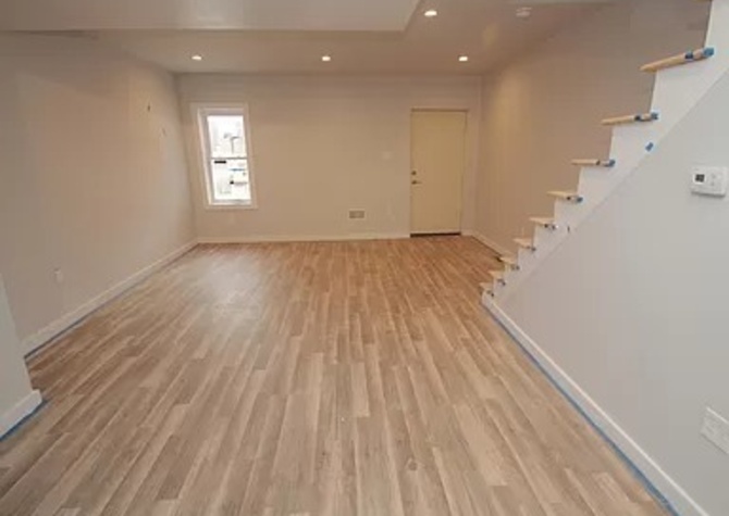 Houses Near Newly Renovated 3 bedroom house. Modern amenities great for families. 