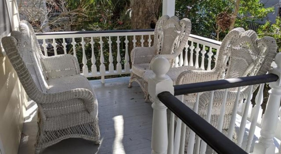 Beautiful 2 BR/1 BA Furnished Apartment Available in Downtown Charleston!