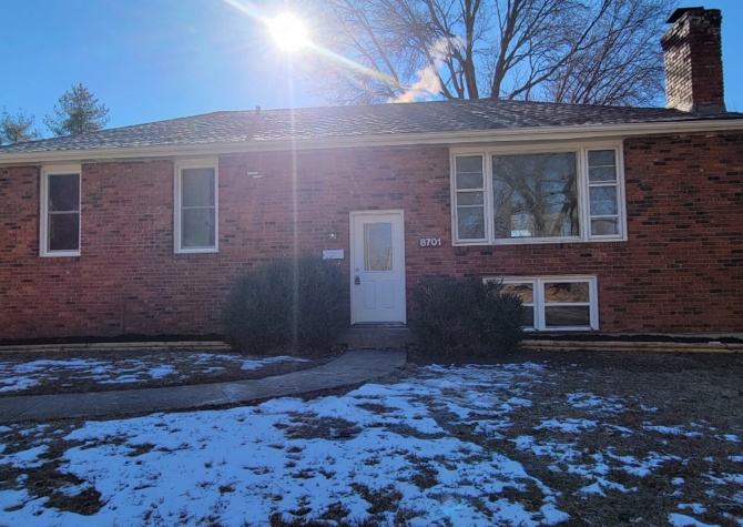 Houses Near 8701 E 89th KCMO Deposit $1800 Monthly $1800