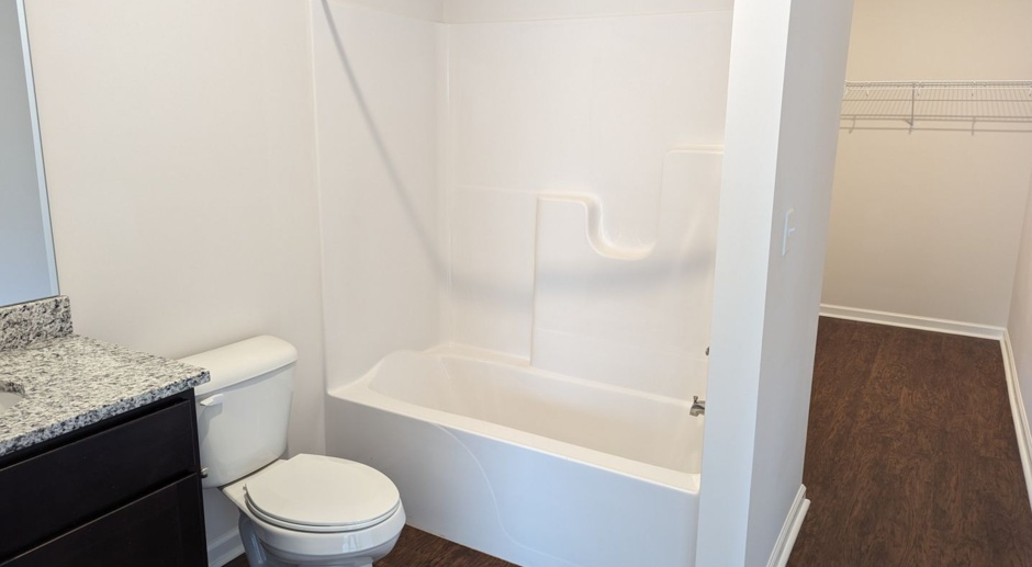 2 Bedroom 2 Bathroom - Luxury Goshen Apt. w/ Garage